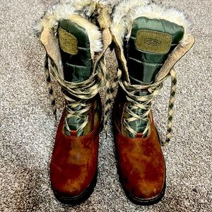 KEEN boots,  comfortable and warm.  Size women's 11. Worn only 3 times.